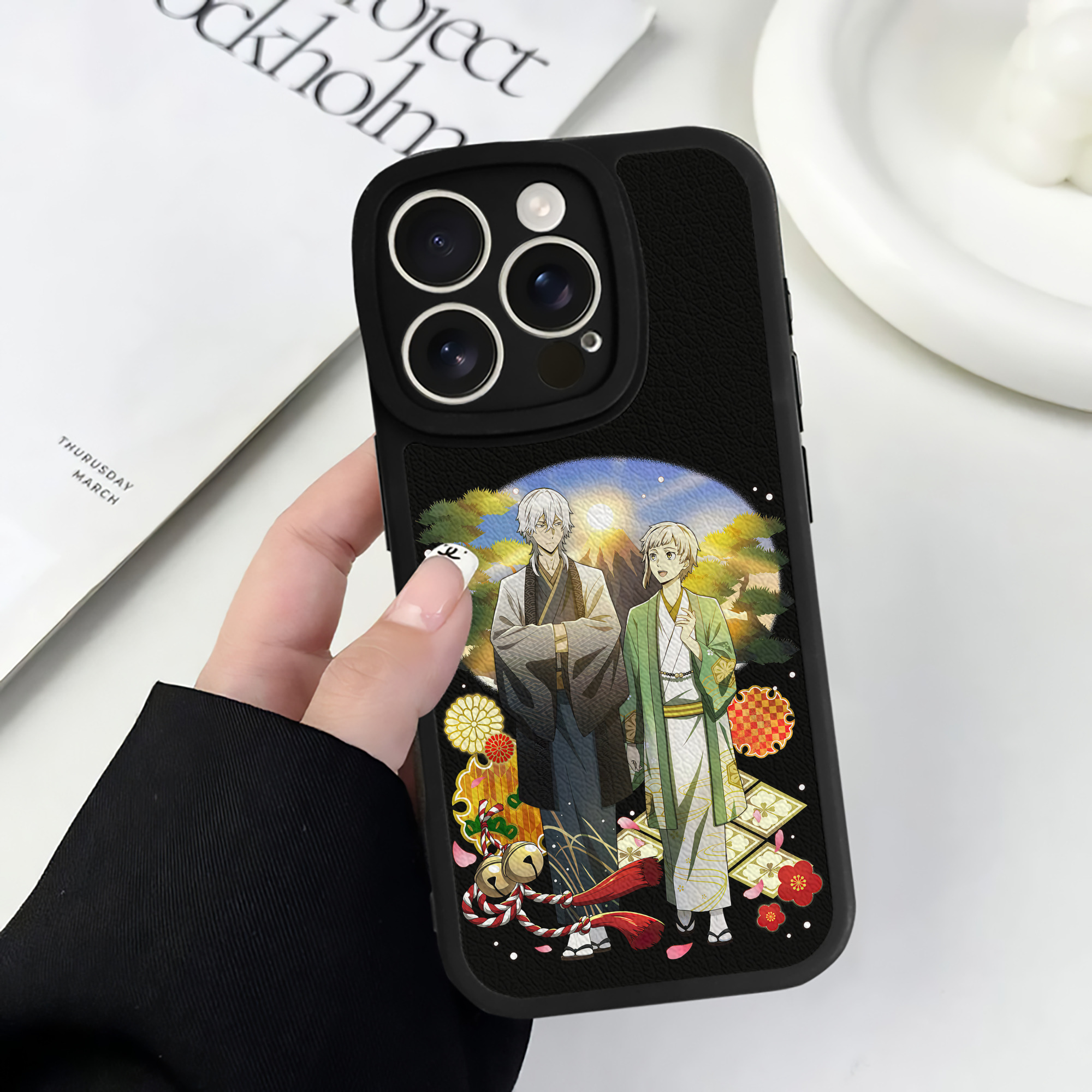 （画像用） 文豪ストレイドッグス Bungo Stray Dogs 【iPhone 16シリーズ対応】シリコンスマホケース（レザー調） 材質：シリコン
